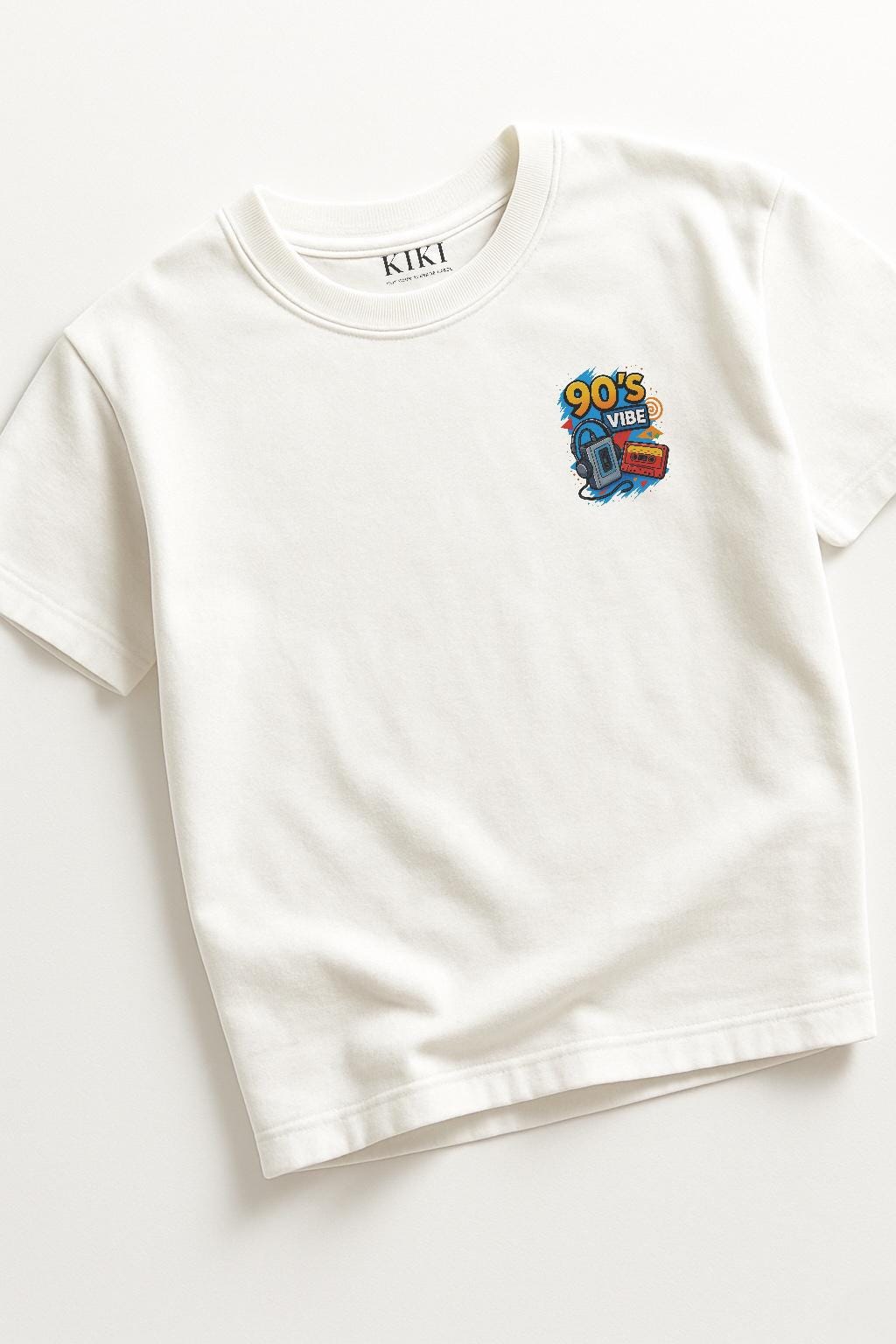 90’s Vibe T-Shirt Unisex Bianca – Maglietta Anni 90 con Walkman e Cassette | Streetwear Vintage KIKI 🇮🇹