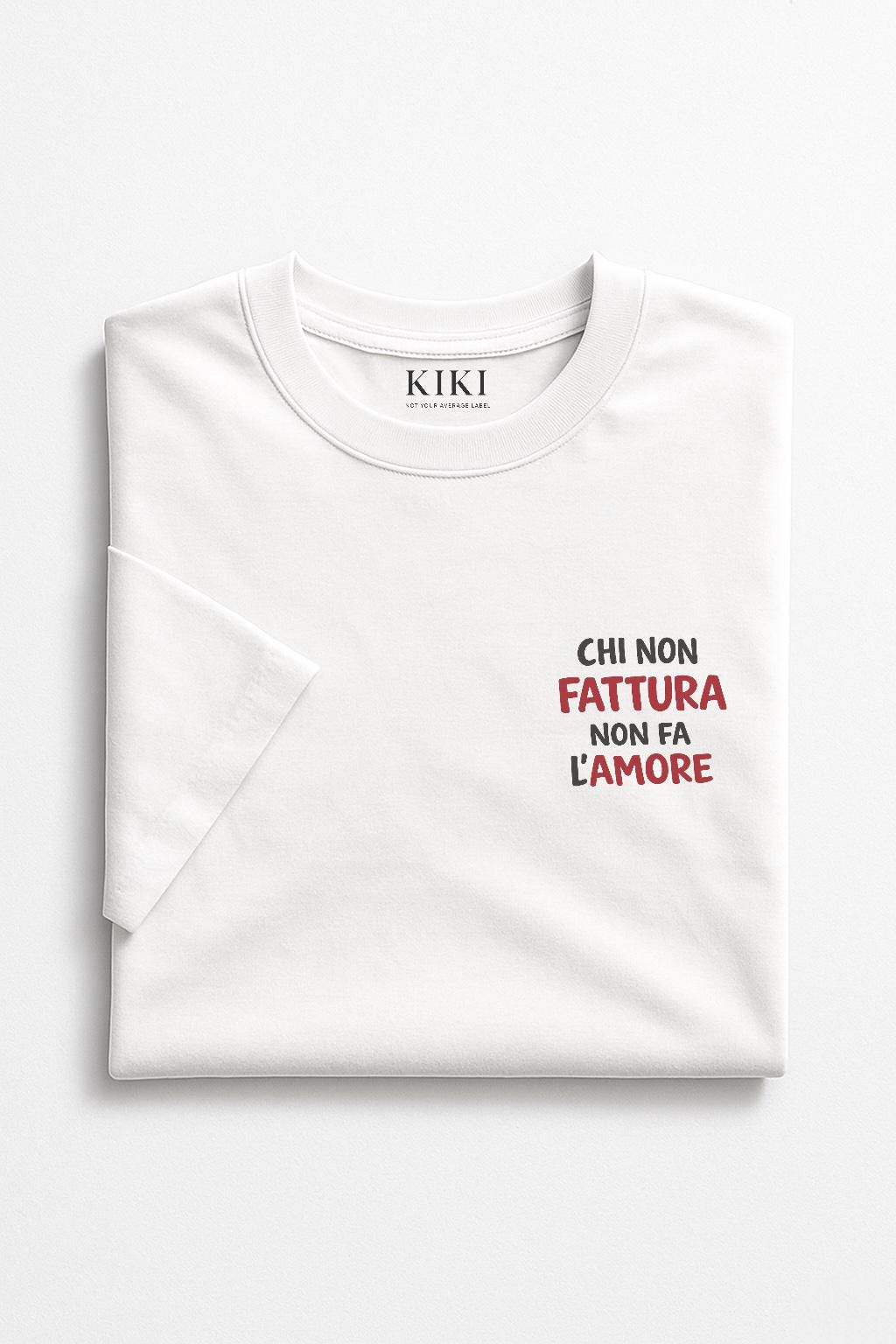 T-shirt KIKI “Chi non fattura non fa l’amore” – Maglietta unisex bianca con scritta ironica 🇮🇹