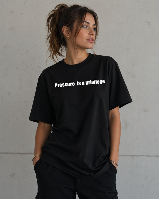 KIKI “Pressure is a Privilege” T-Shirt – Maglietta Oversize Unisex Streetwear Motivazionale
