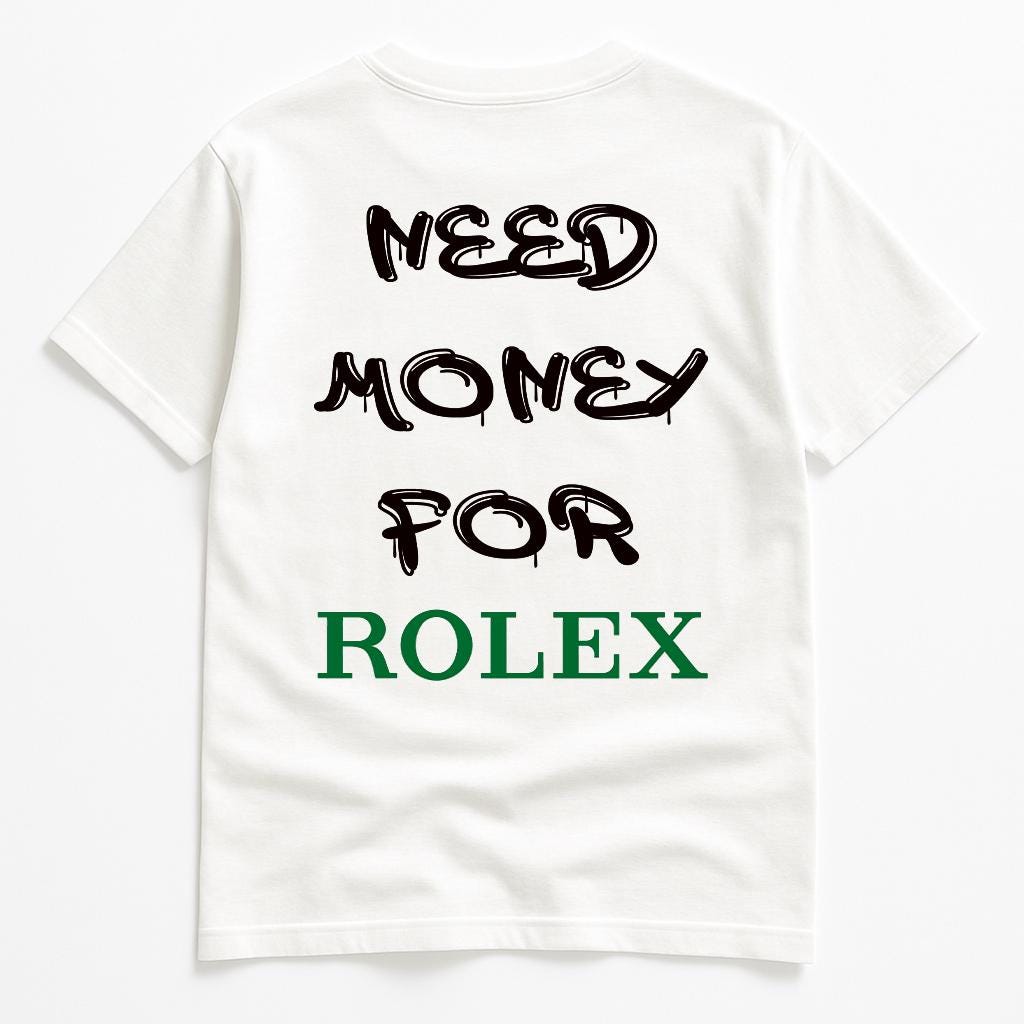 KIKI Need Money For Rolex T-Shirt – Maglietta Oversize Unisex Bianca con Scritta Ironica Streetwear 🇮🇹