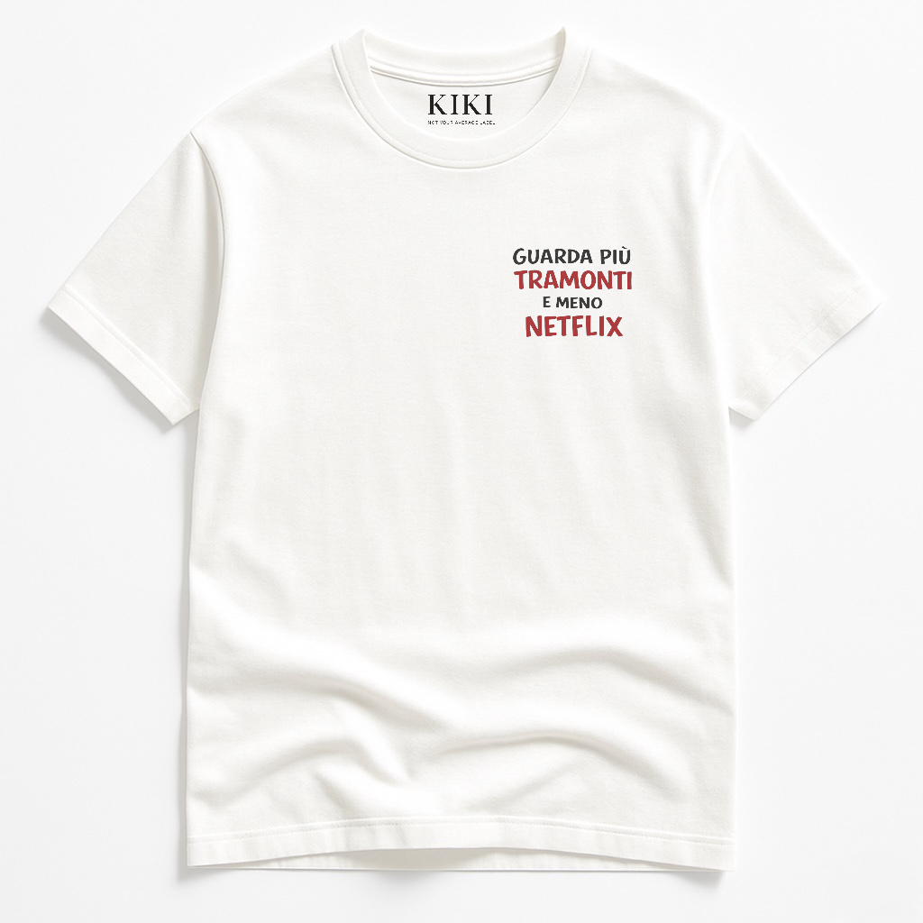 KIKI “Guarda Più Tramonti E Meno Netflix” T-Shirt – Maglietta Unisex Oversize in Cotone