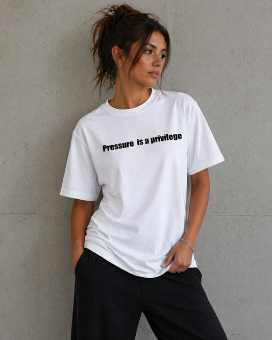 KIKI “Pressure is a Privilege” T-Shirt – Maglietta Oversize Unisex Streetwear Motivazionale