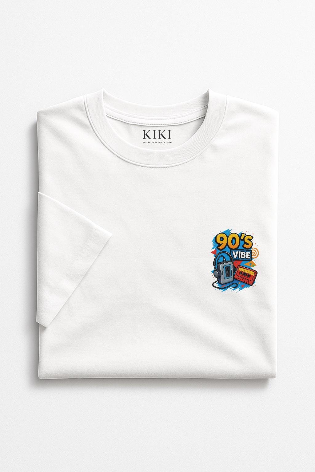 90’s Vibe T-Shirt Unisex Bianca – Maglietta Anni 90 con Walkman e Cassette | Streetwear Vintage KIKI 🇮🇹