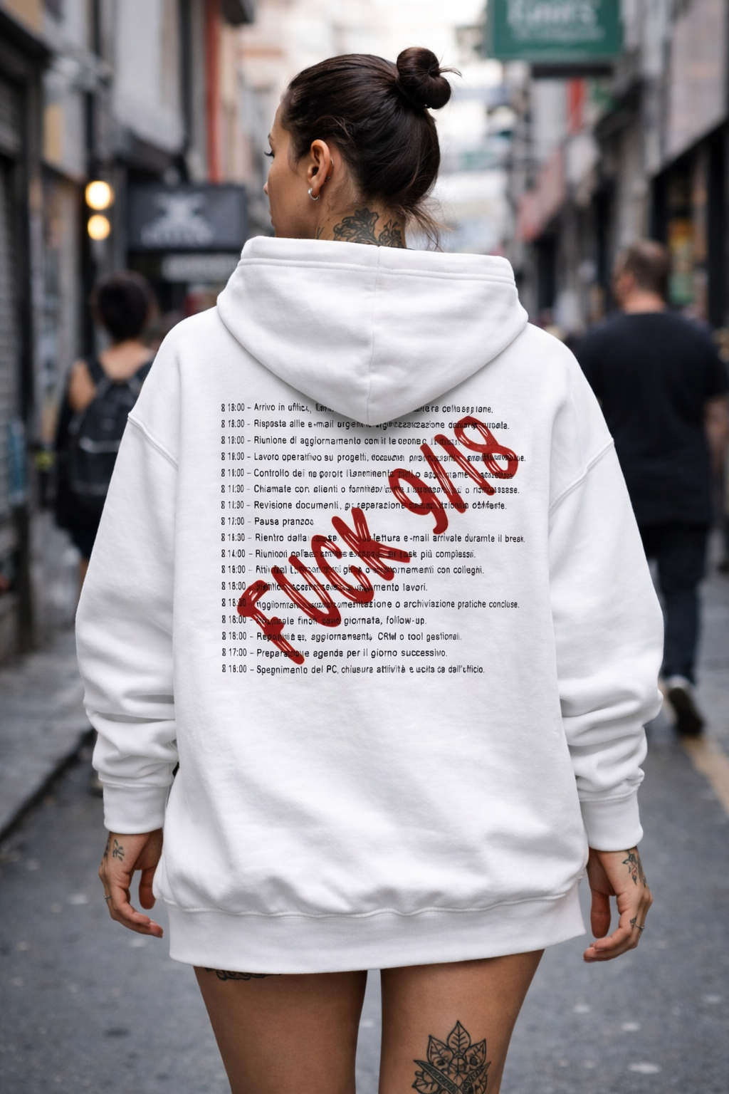 Felpa Unisex Bianca “Fuck 9/18” – Hoodie Oversize Streetwear con Stampa Ribelle Anti-Routine – Cotone Premium Made in Italy 🇮🇹